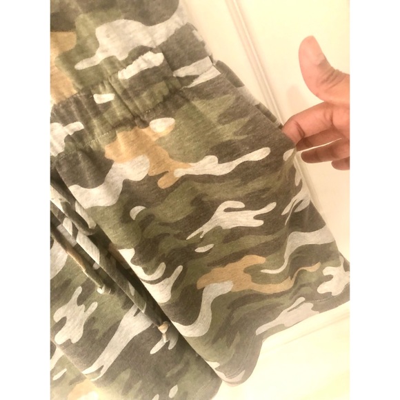 MARONIE Camo Jumpsuit Romper Sz. Large BRAND NEW WITH TAGS! - Picture 4 of 6